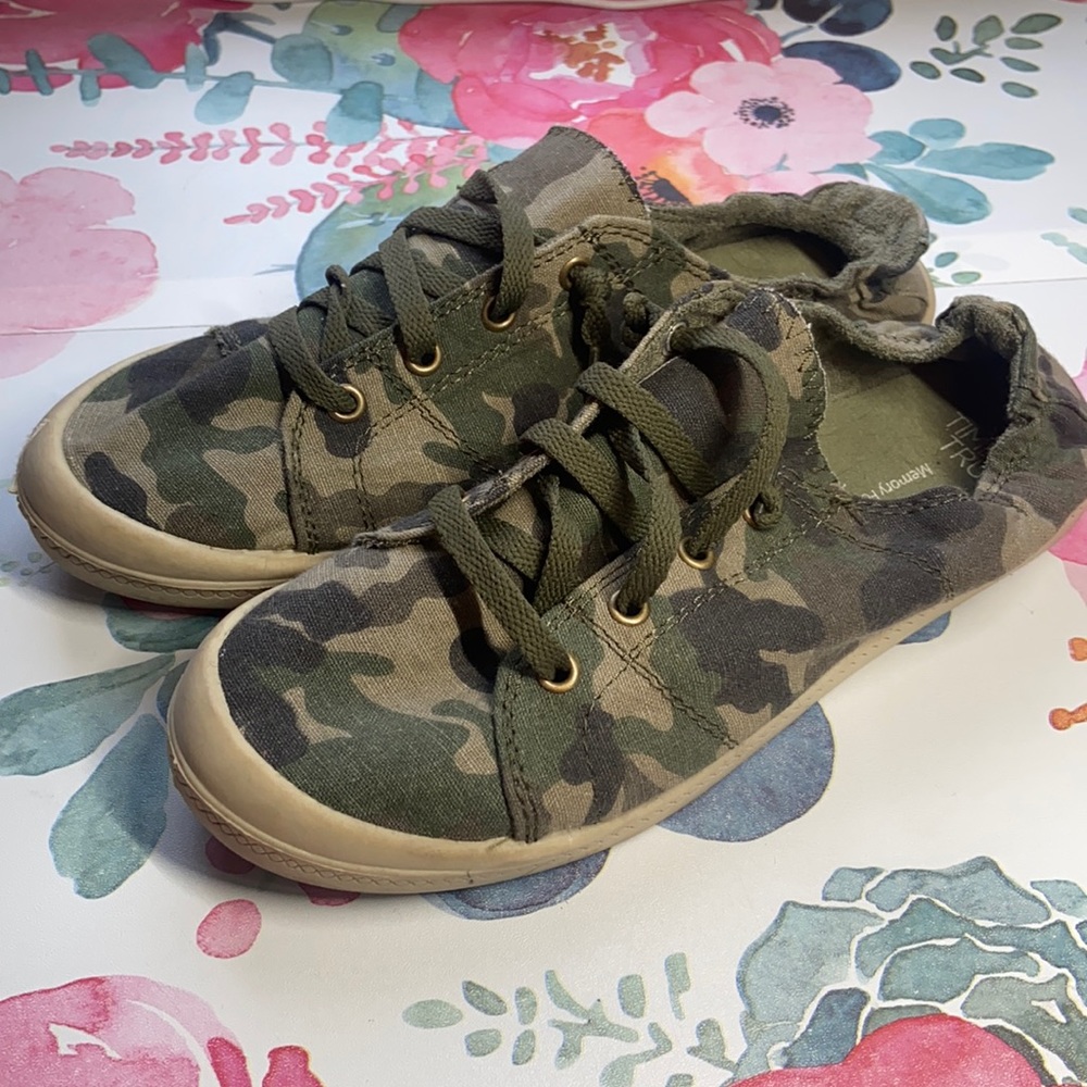 Time and Tru Camo Canvas shoes